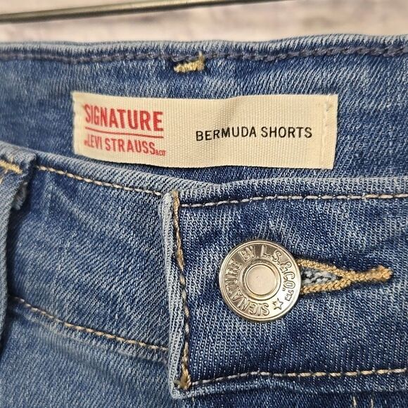 Levi's Women's Mid-rise Bermuda Stretch Pockets Cuffed Distressed Denim Shorts - Picture 3 of 8